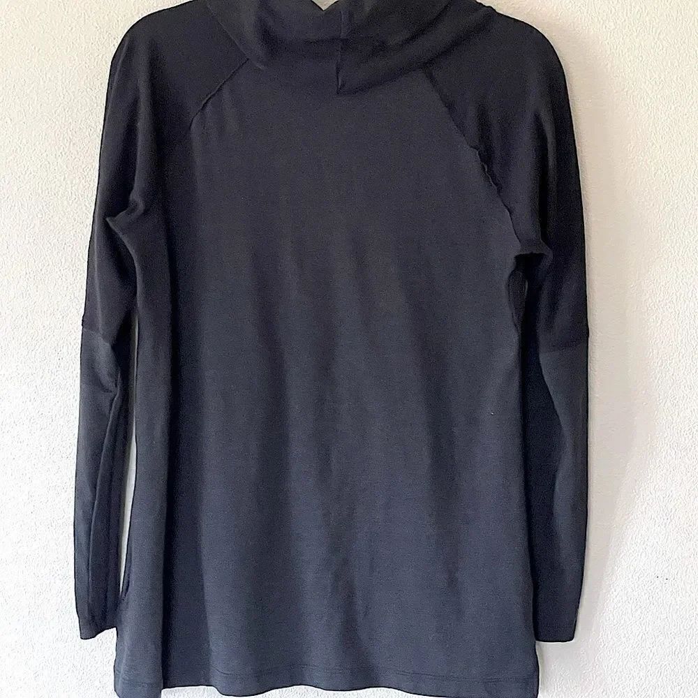 Columbia Black Long Sleeve High Neck Shirt. Size Medium. - Picture 2 of 3